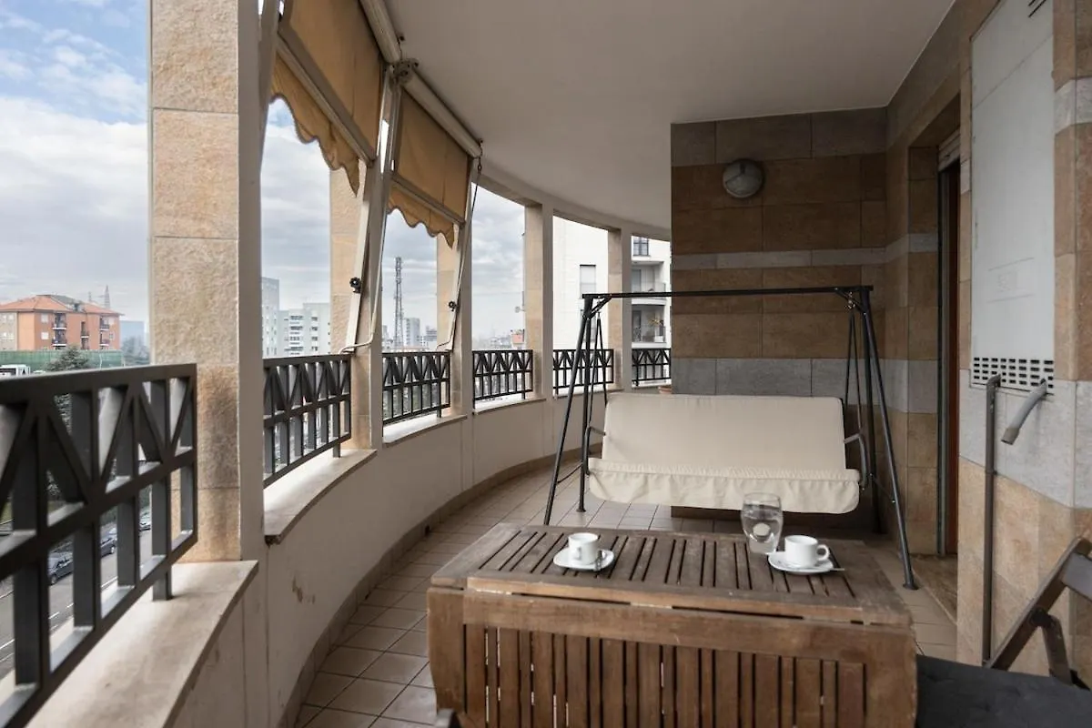 ミラノBrenta Fondazione Prada - Free Private Parking & Terraceアパートメント 0*, ミラノ